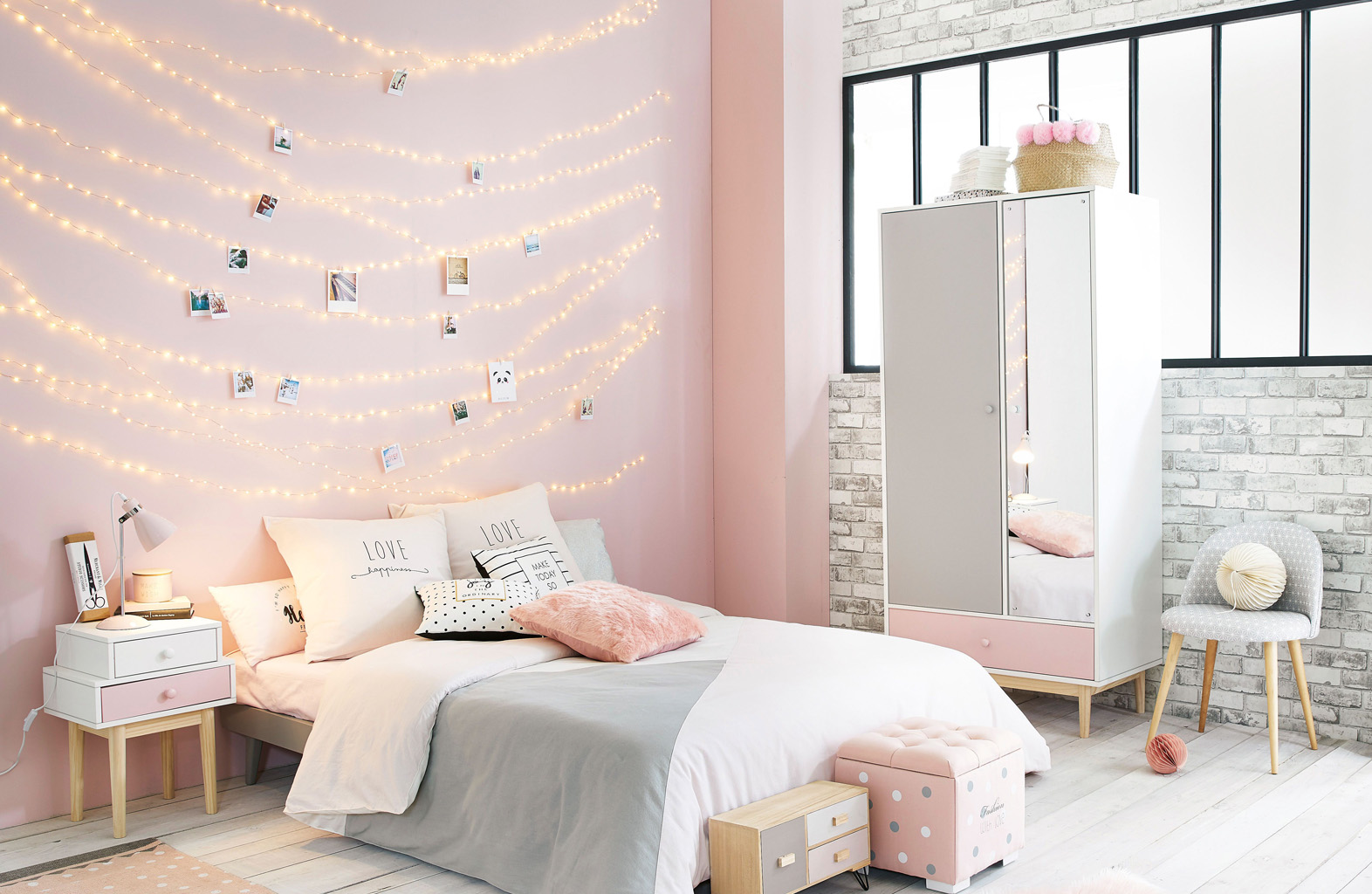 Phòng ngủ màu hồng nhạt