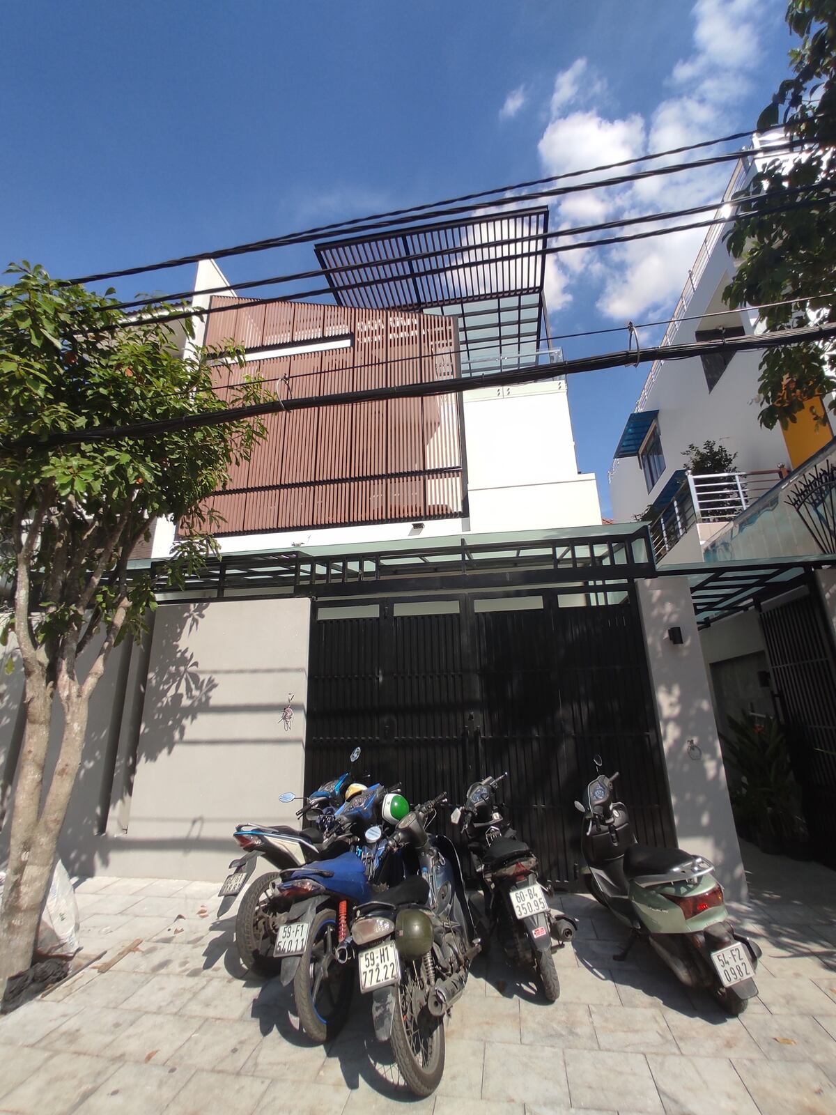 Thi công sắp hoàn thiện cải tạo nhà phố Bình Tân